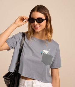 Camiseta Boxy em Algodão com Bolsinho Contrastante e Gatinho