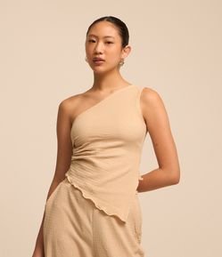 Blusa Texturizada com Um Ombro Só e Barra Assimétrica