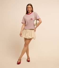 Saia Balonê Alfaiatada com Pregas e Fechamento Lateral em Zíper