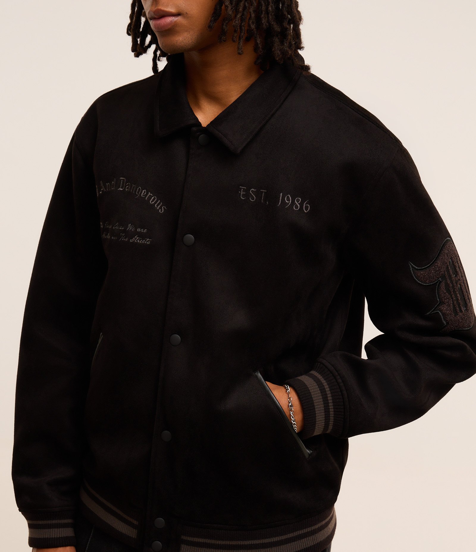 Jaqueta College com Estampa Bordada Lettering Cinza 3