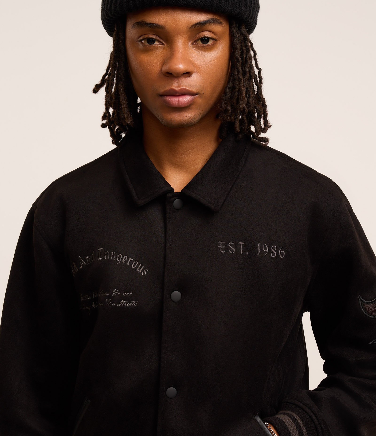 Jaqueta College com Estampa Bordada Lettering Cinza 4