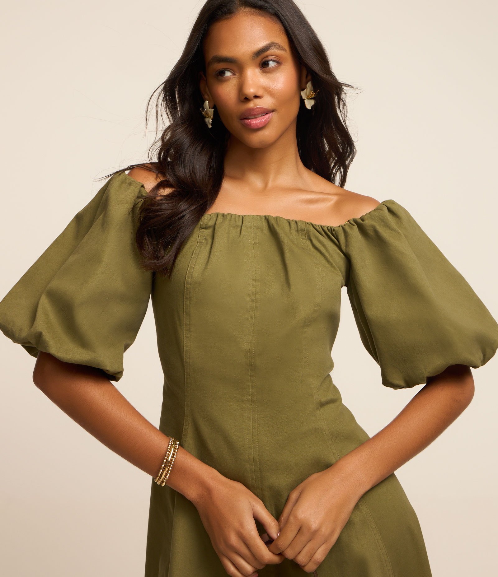 Vestido Midi em Sarja com Manga Balonê e Decote Ombro a Ombro Verde 1