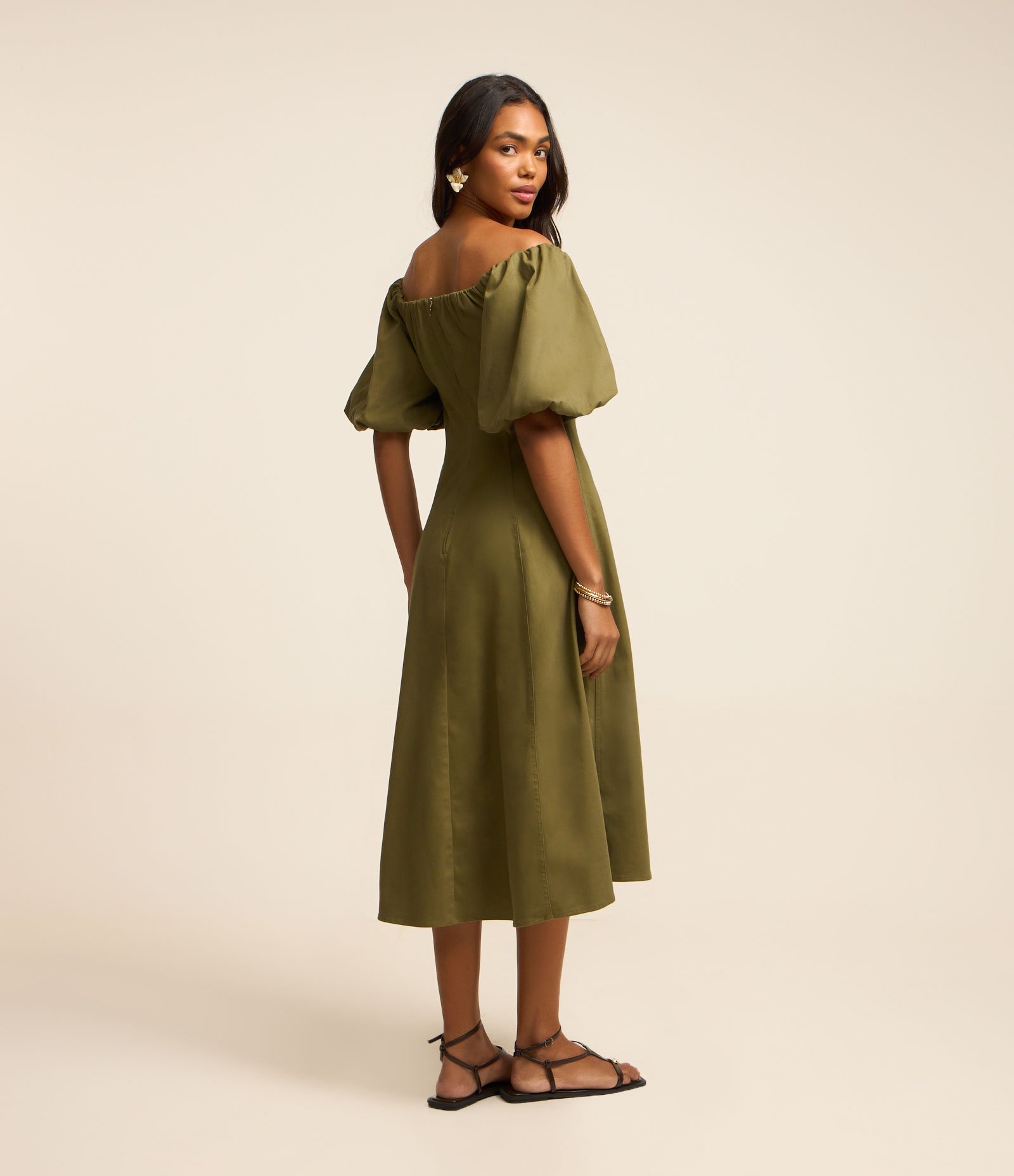 Vestido Midi em Sarja com Manga Balonê e Decote Ombro a Ombro Verde 3
