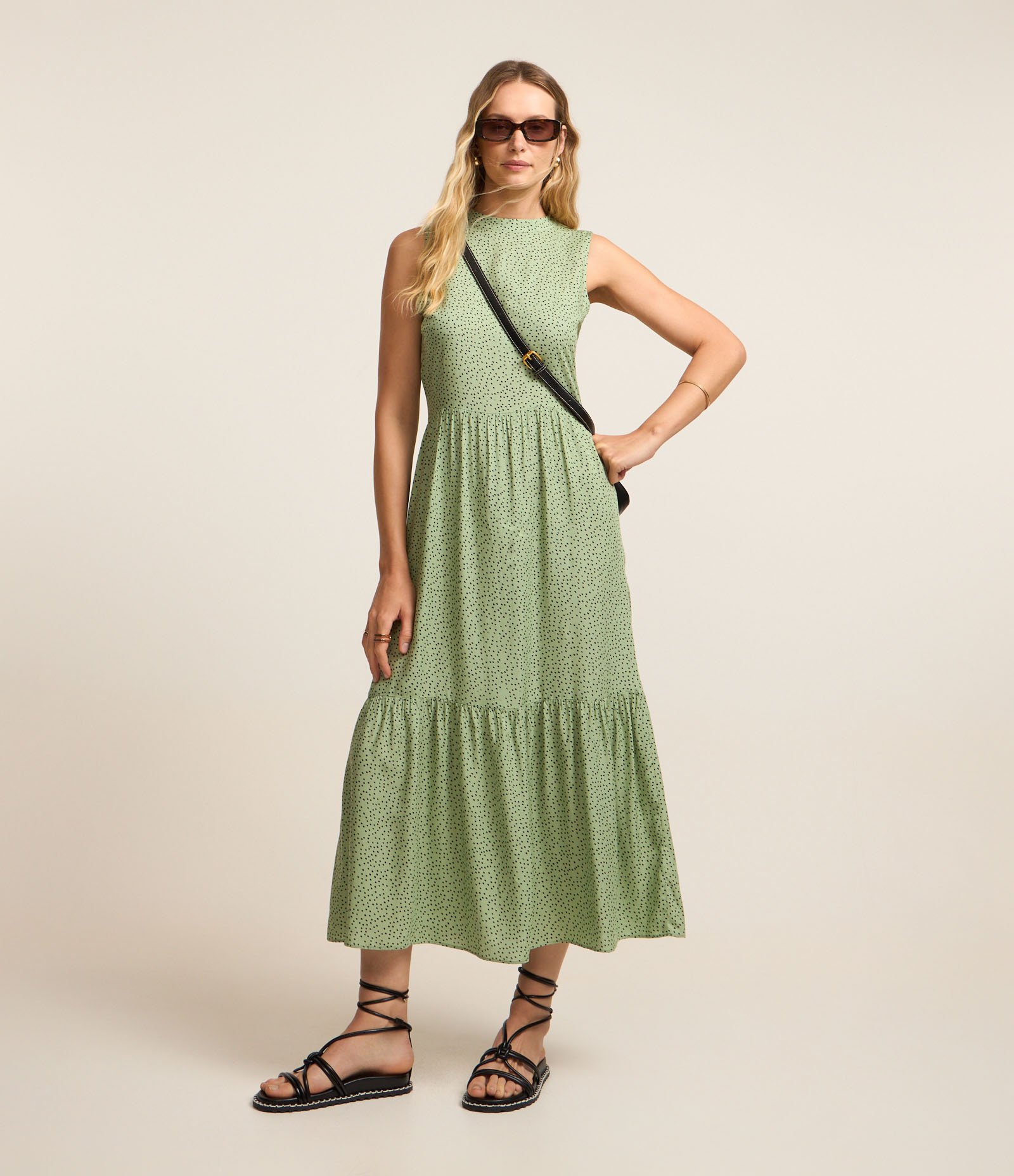 Vestido Evasê Midi em Viscose com Estampa Poá Verde 1