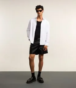 Bermuda Curta em Material Sintético