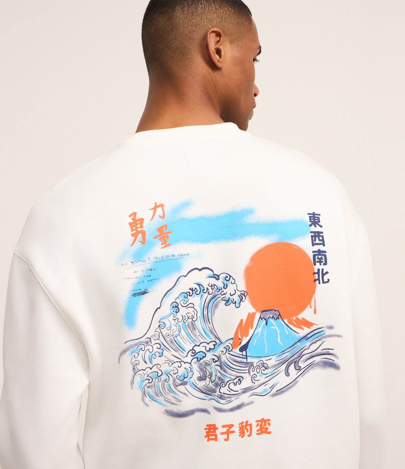 Blusão em Moletom com Estampa Lettering Oriental e Paisagem Branco 4