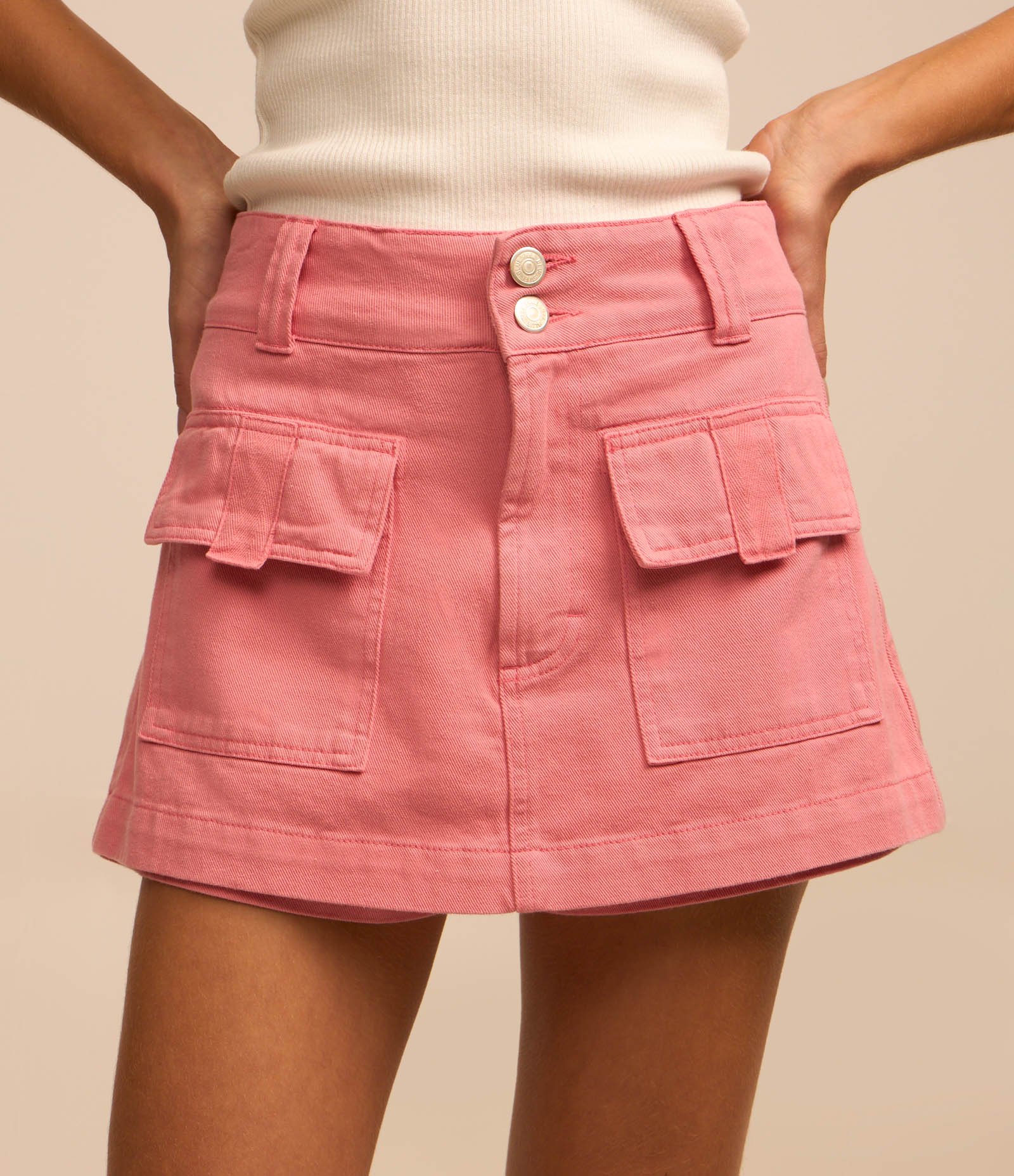 Short Saia em Sarja com Botões Duplos e Bolsos Cargo Rosa 3