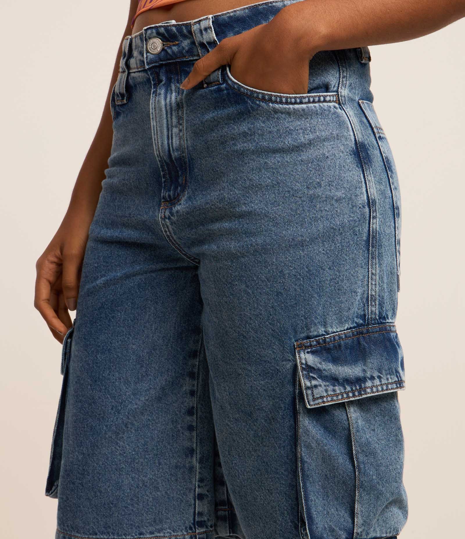 Bermuda Jorts em Jeans com Bolso Cargo Azul 4