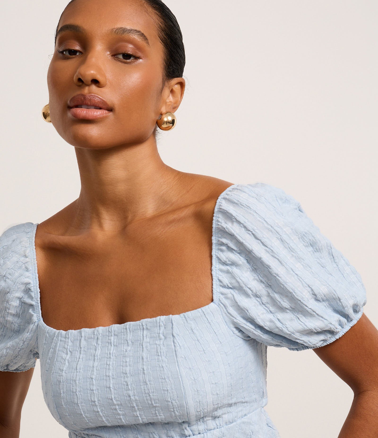 Blusa Texturizada com Manga Bufante e Amarração nas Costas Azul 3