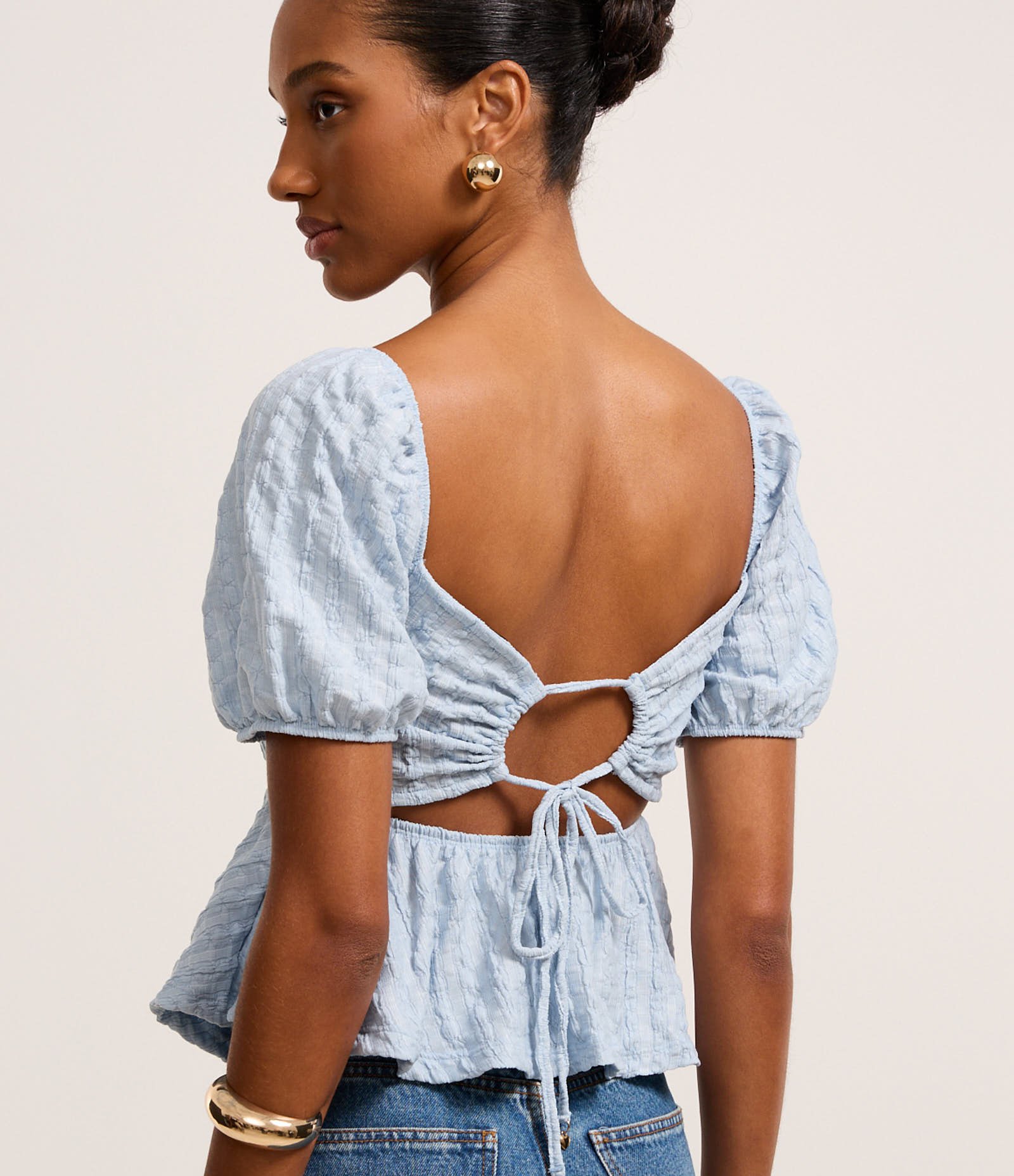 Blusa Texturizada com Manga Bufante e Amarração nas Costas Azul 4