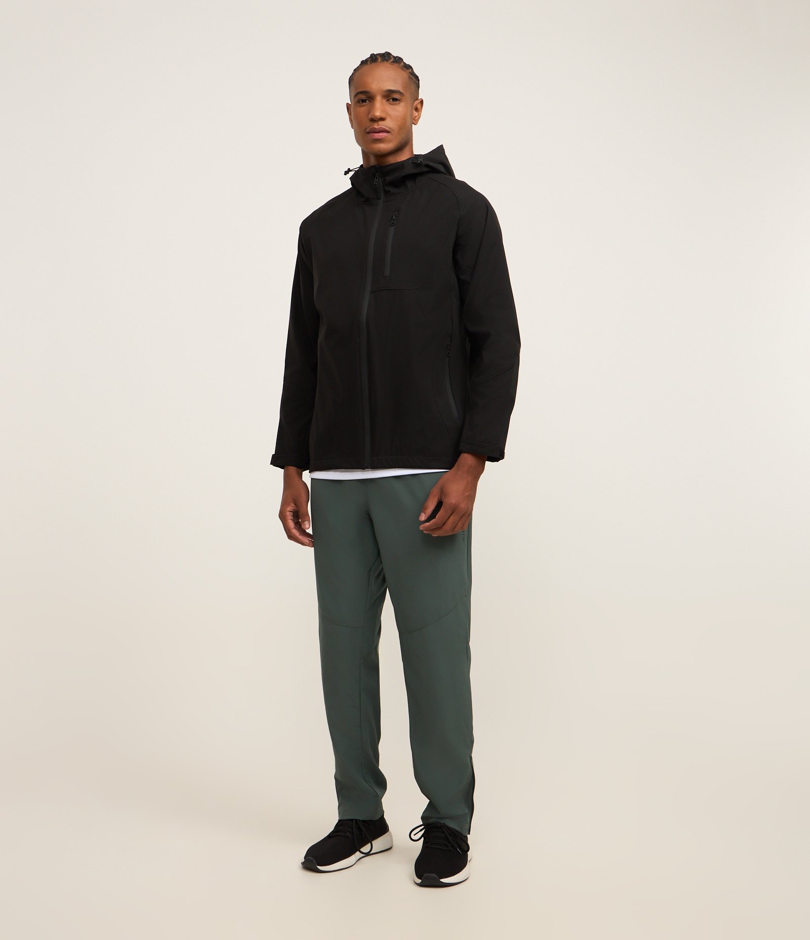 Jaqueta Esportiva Resistente a Água e com Capuz 2