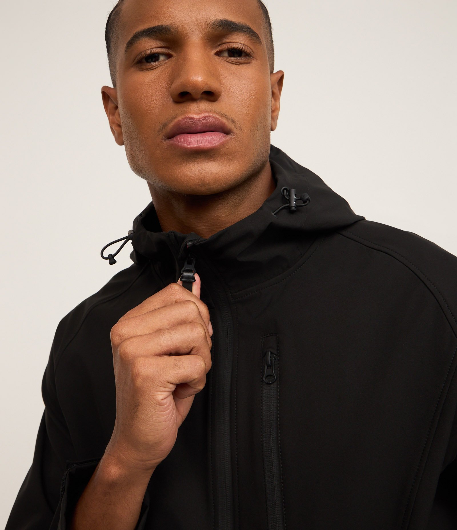 Jaqueta Esportiva Resistente a Água e com Capuz 3