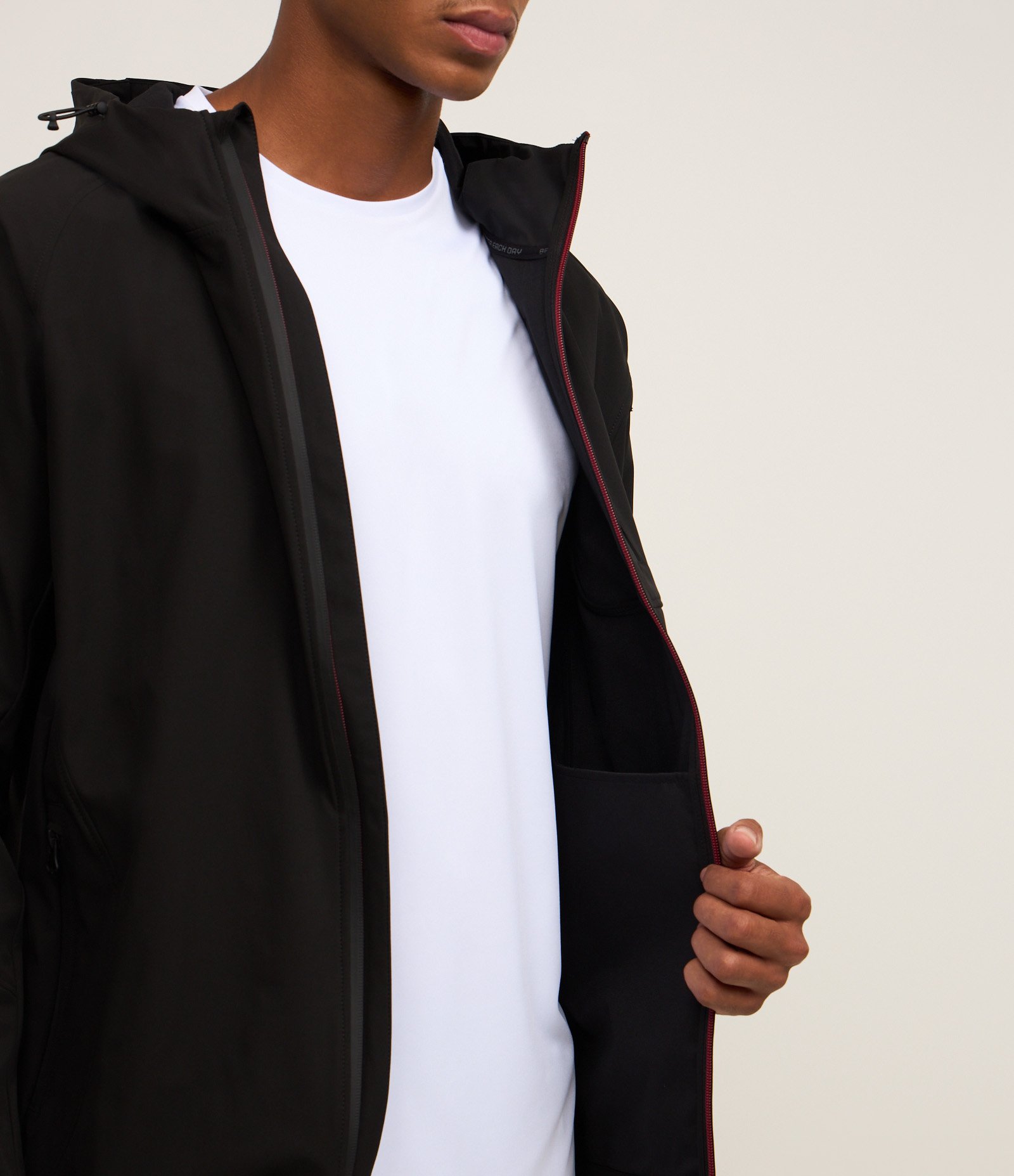 Jaqueta Esportiva Resistente a Água e com Capuz 7