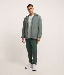 Calça Esportiva com Cós Elástico com Detalhe de Recortes e Listras