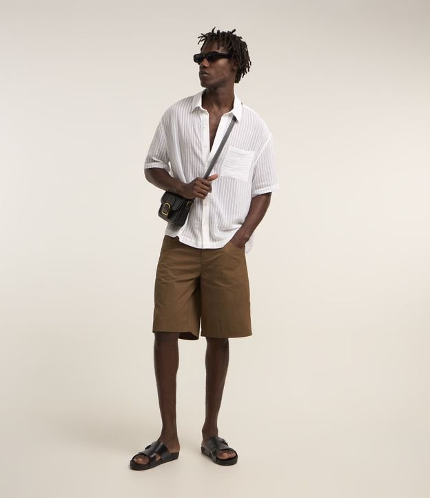 Camisa em Viscose Listrada com Textura e Transparência