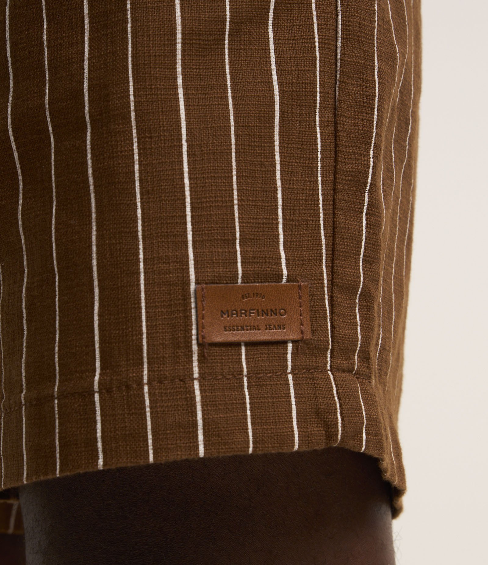 Bermuda em Algodão com Cós Elástico e Estampa Listrada Marrom 5