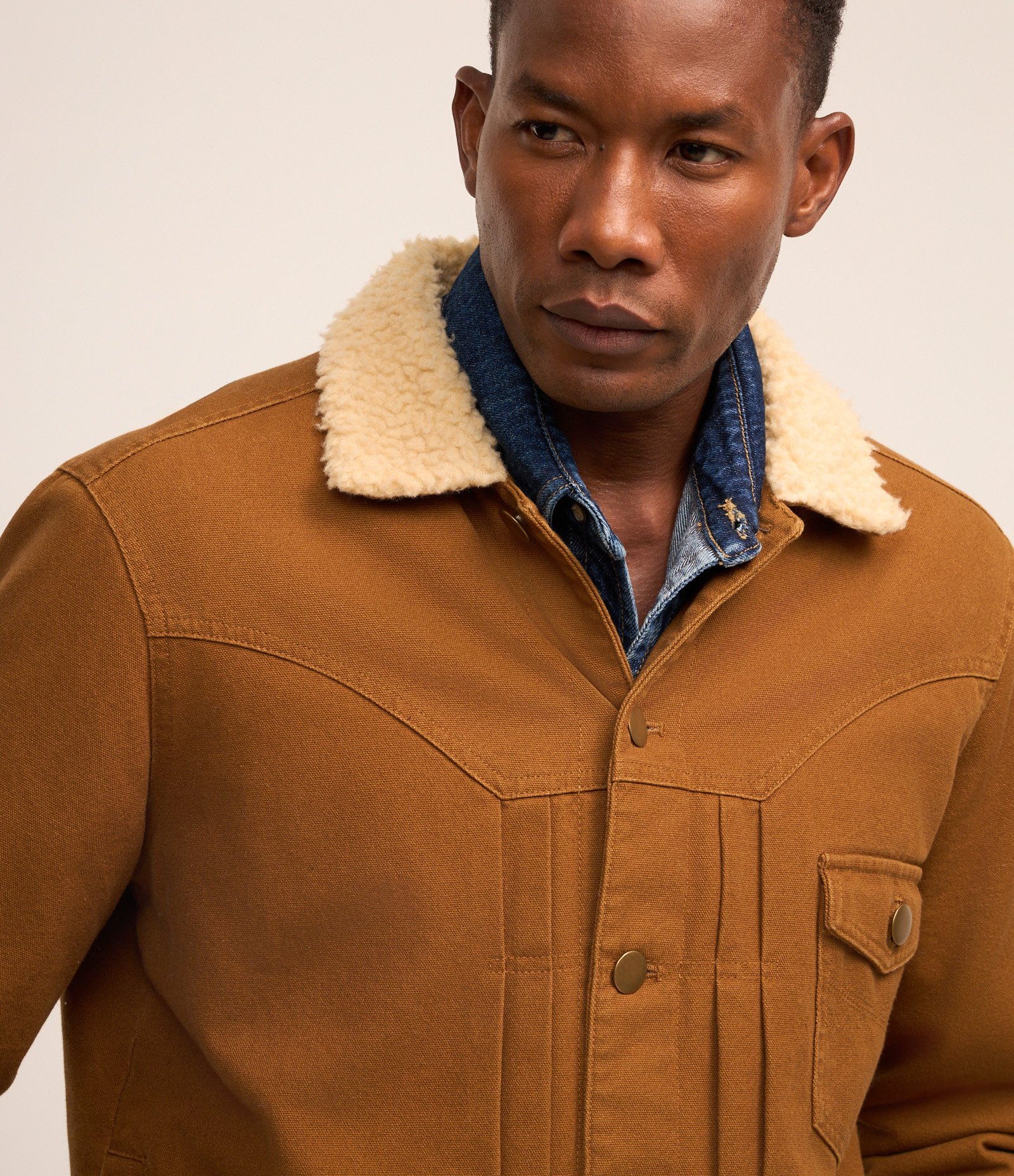 Jaqueta em Sarja com Pala e Gola com Sherpa Marrom 4