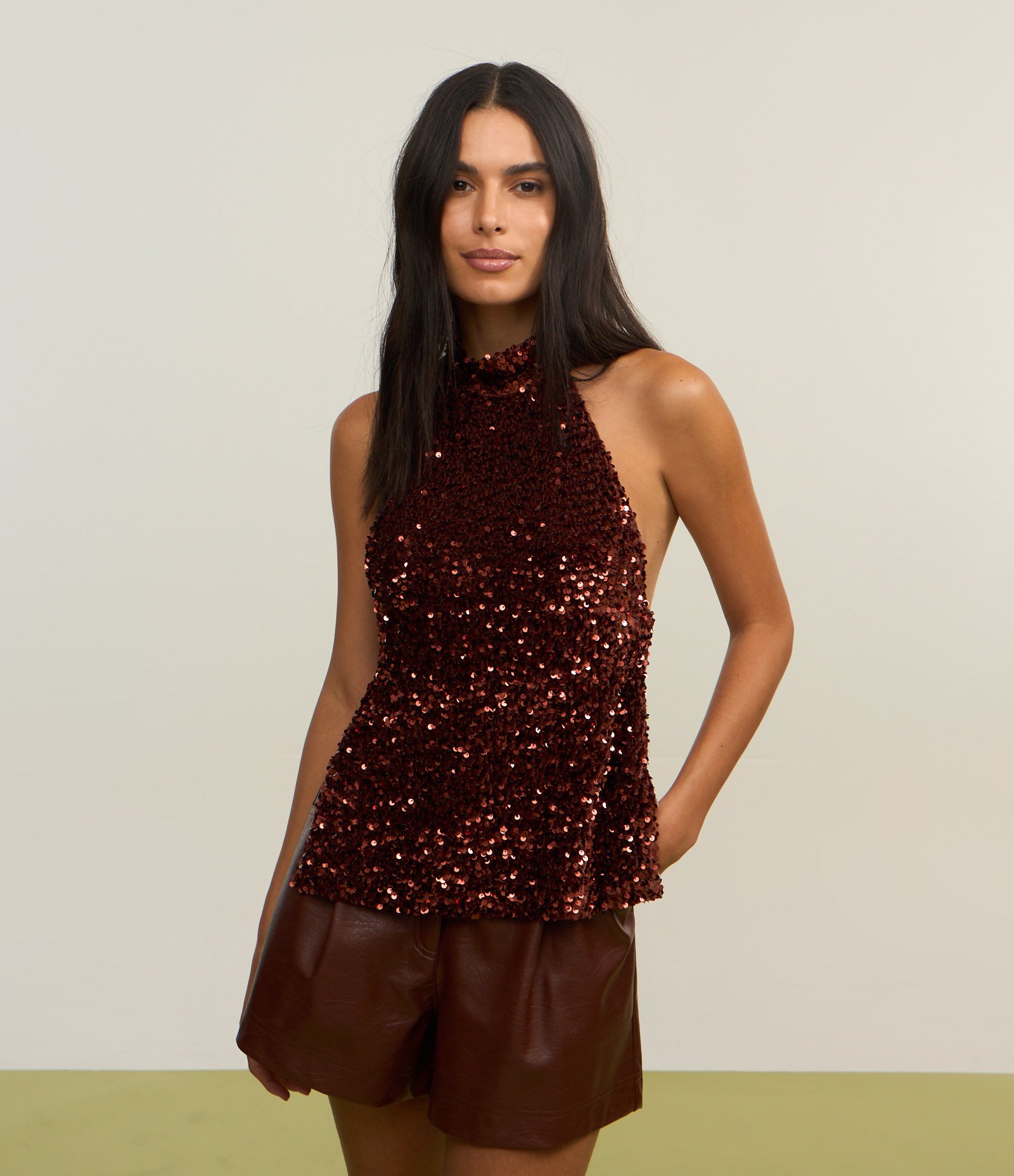 Blusa em Paetê com Decote Halter e Costas Abertas Vermelho 4