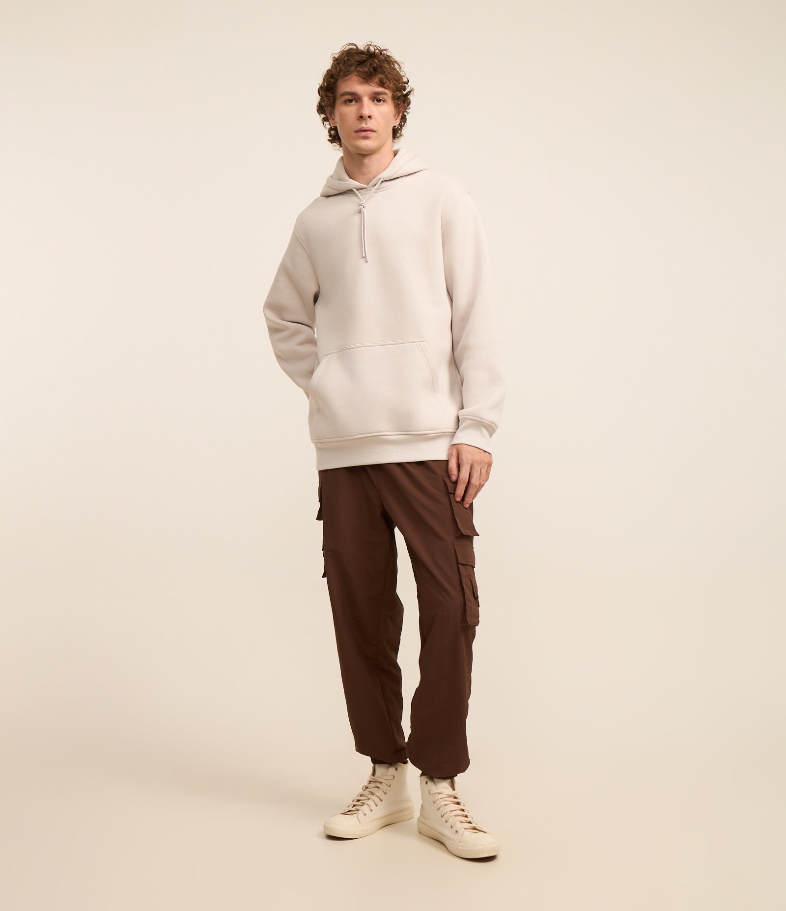Calça Jogger em Poliamida com Bolsos Laterais Marrom 1