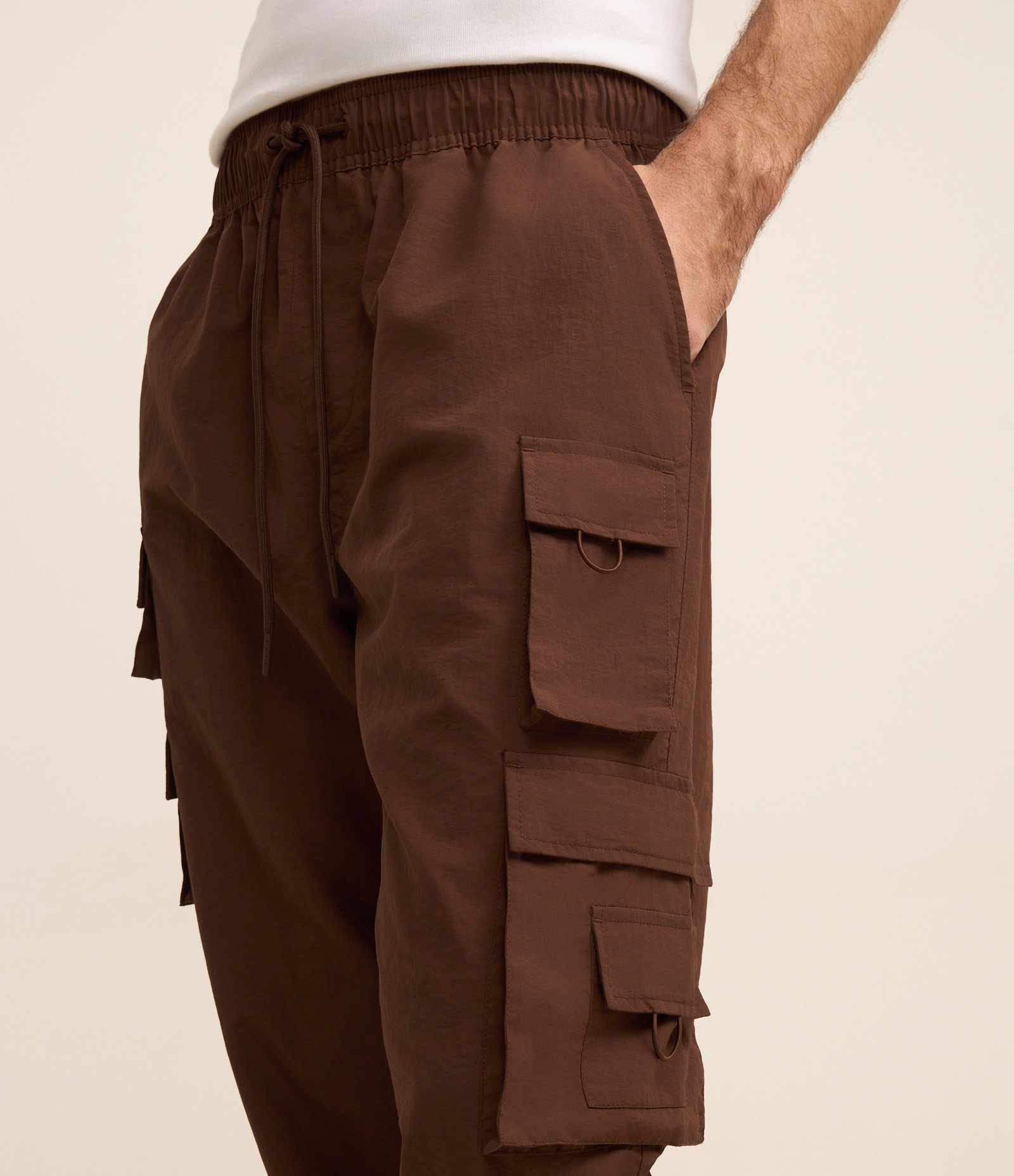 Calça Jogger em Poliamida com Bolsos Laterais Marrom 4
