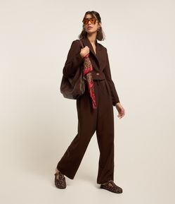 Calça Wide Leg em Alfaiataria e Amarração no Cós