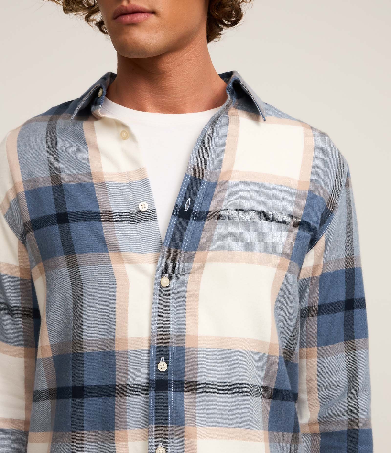 Camisa Manga Longa em Flanela Xadrez Azul 3