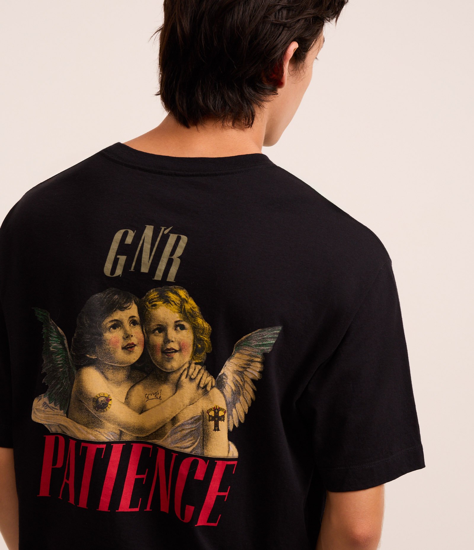 Camiseta Boxy em Algodão com Estampa Guns and Roses Preto 2