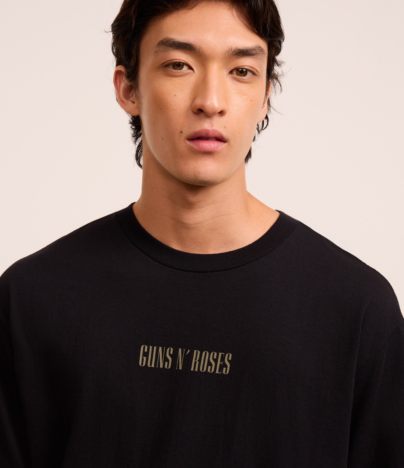 Camiseta Boxy em Algodão com Estampa Guns and Roses Preto 4