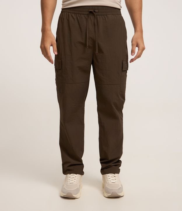 Calça Esportiva em Poliamida com Bolso Cargo