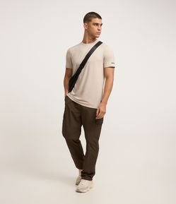 Calça Esportiva em Poliamida com Bolso Cargo