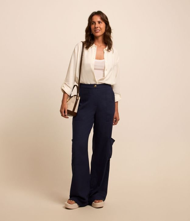Calça em Viscolinho com Bolsos Laterais