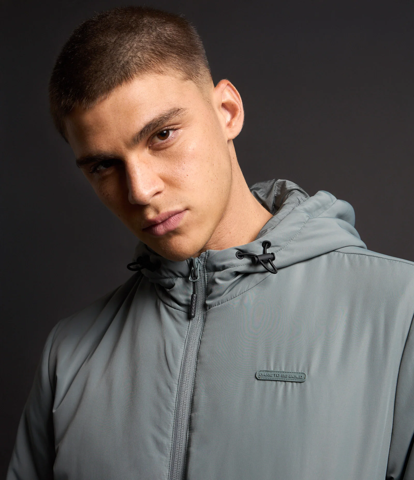 Jaqueta Esportiva com Capuz e Regulador Cinza 5