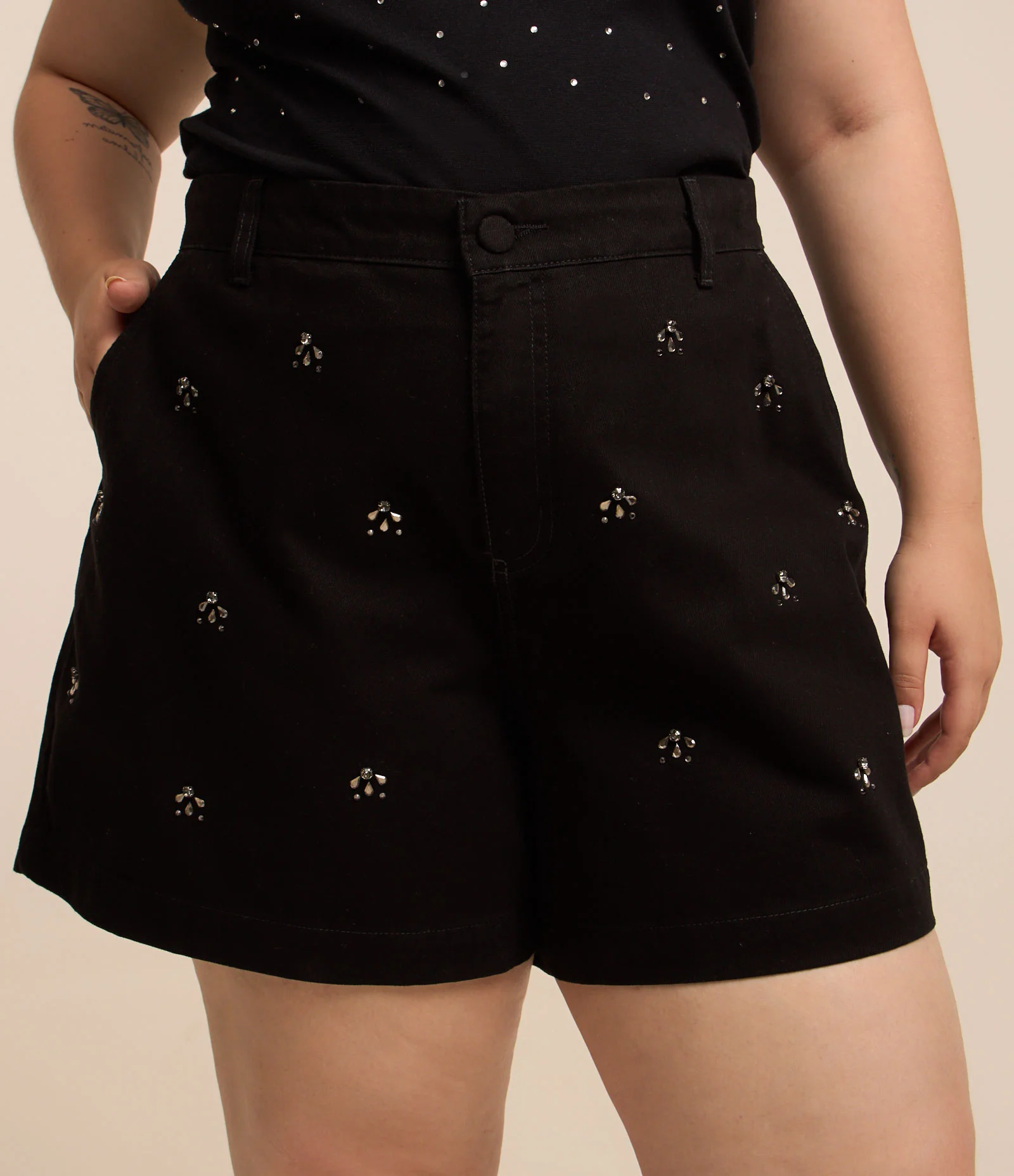 Short Mom em Sarja com Cristais Curve & Plus Size Preto 2