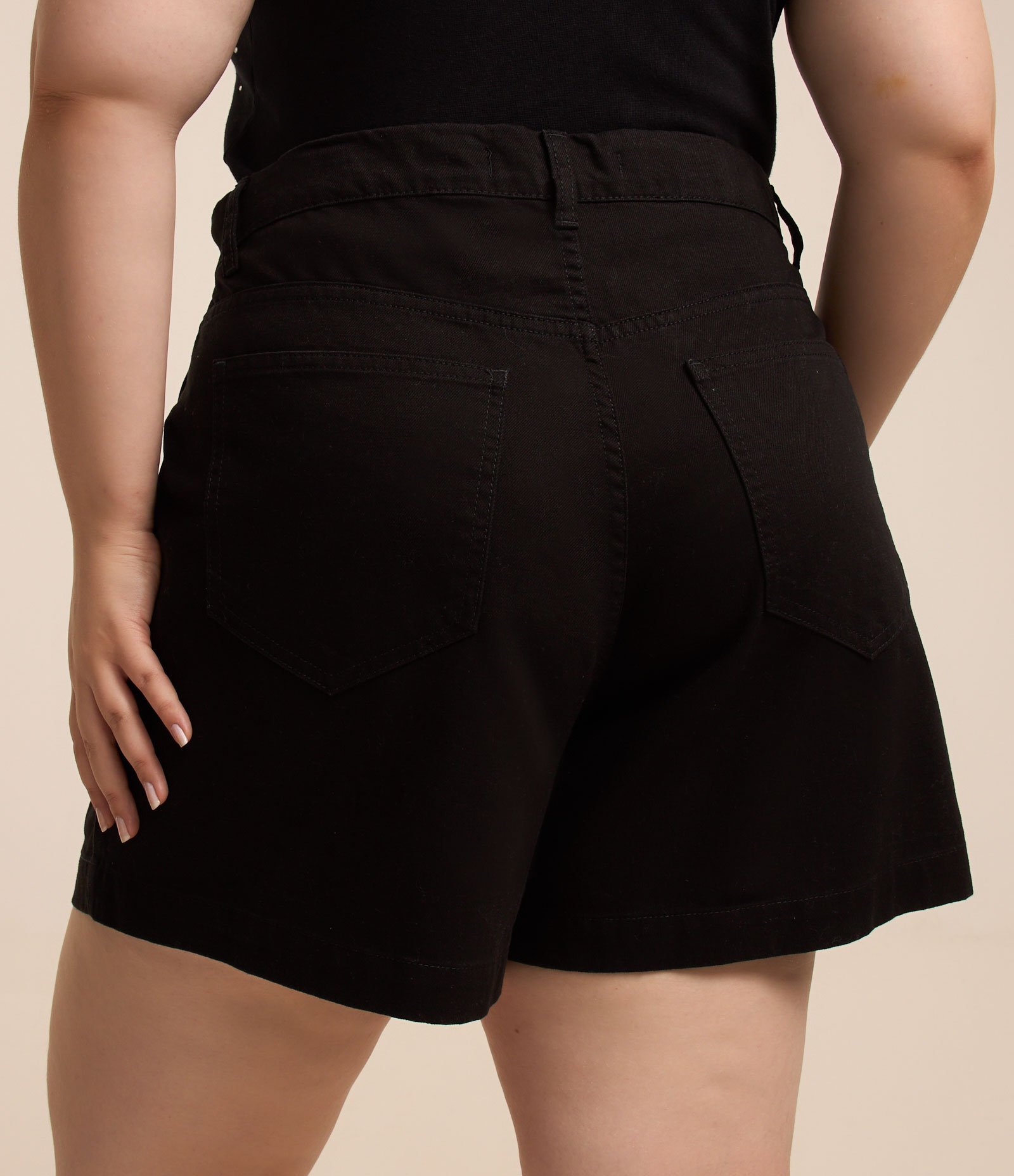 Short Mom em Sarja com Cristais Curve & Plus Size Preto 3