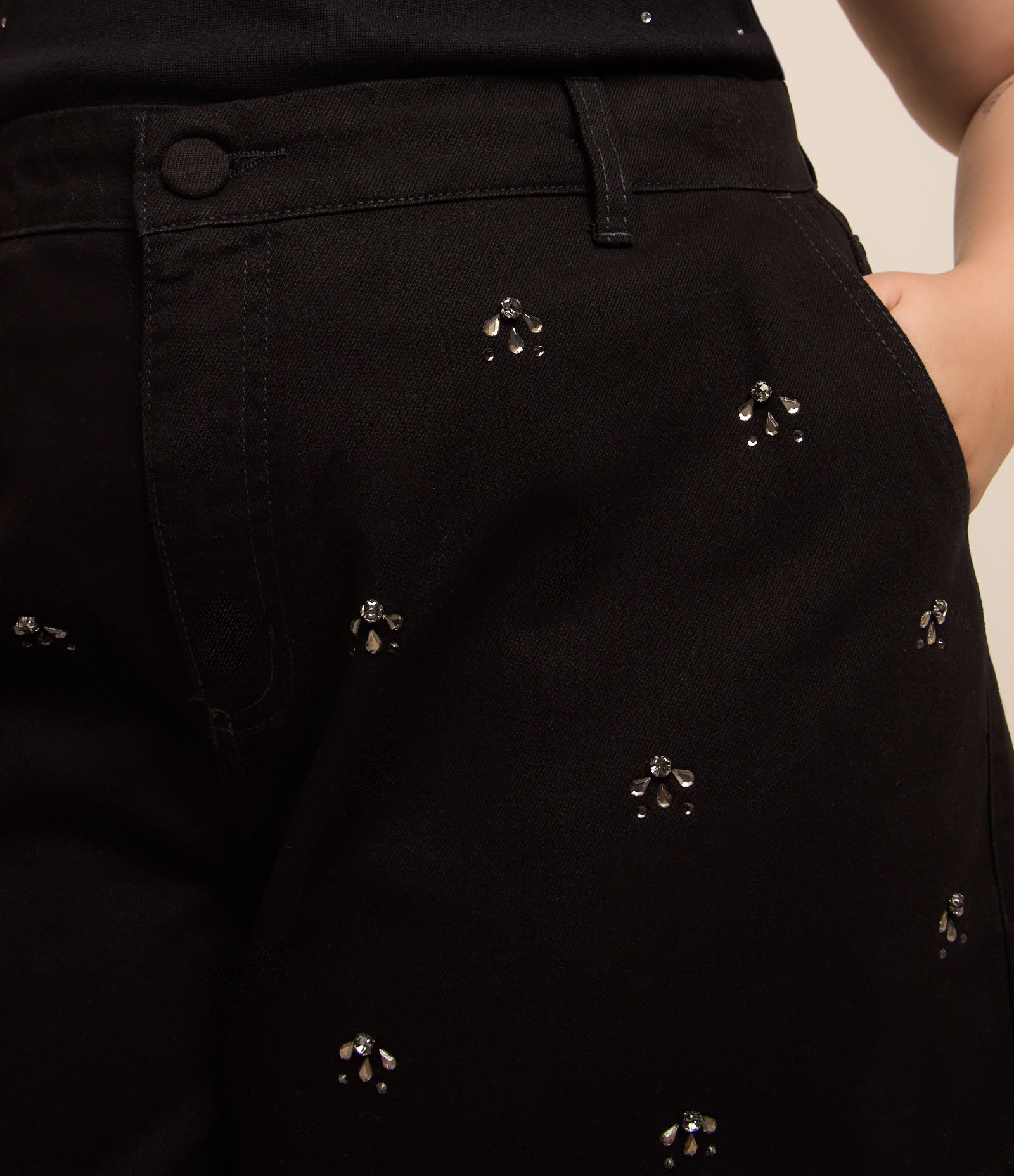 Short Mom em Sarja com Cristais Curve & Plus Size Preto 4