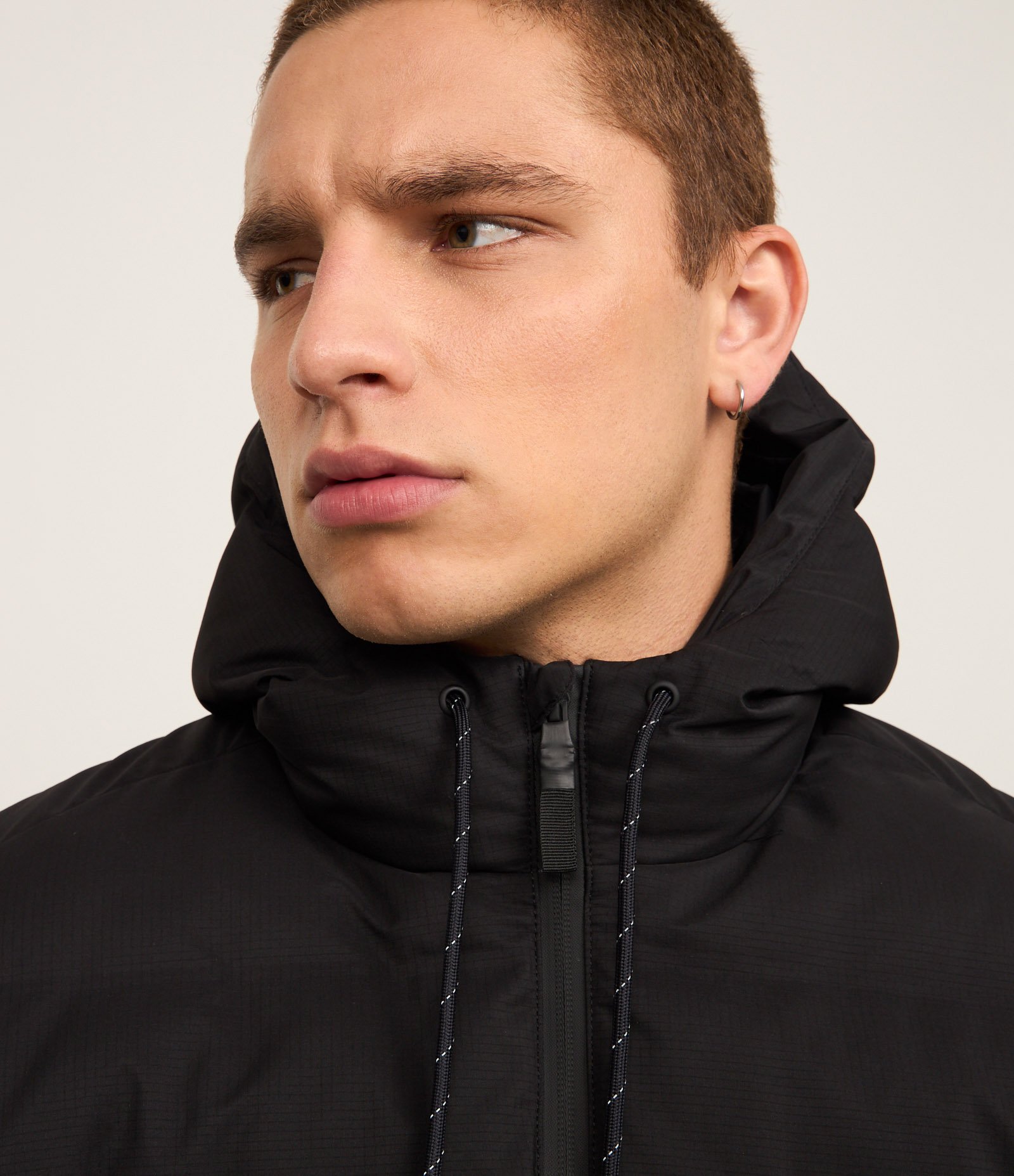 Jaqueta Puffer Esportiva sem Costura com Capuz Preto 5