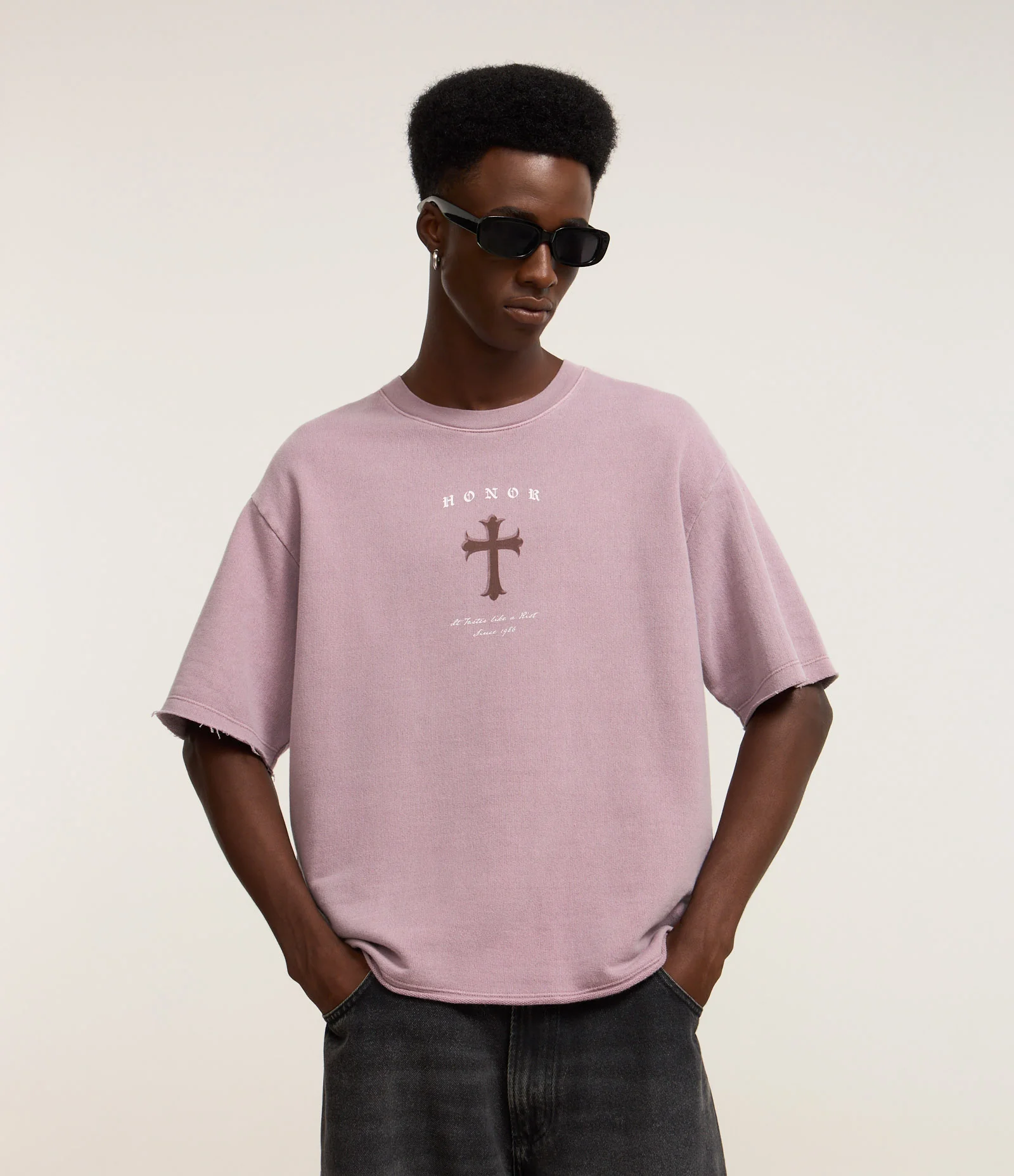 Camiseta Boxy em Moletinho com Estampa de Cruz Lilás 1