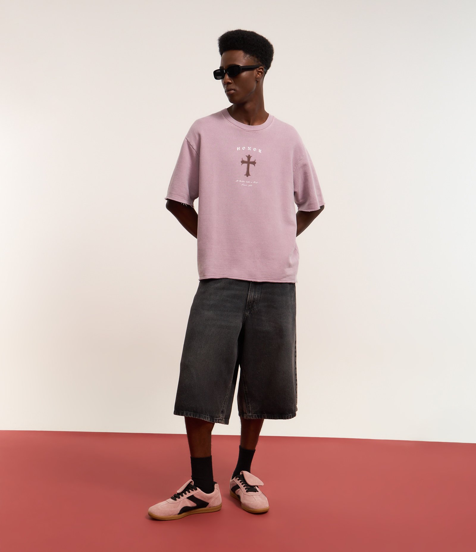 Camiseta Boxy em Moletinho com Estampa de Cruz Lilás 3