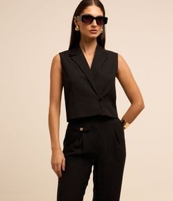 Colete Curto Alfaitado com Lapela e Abotoamento Único