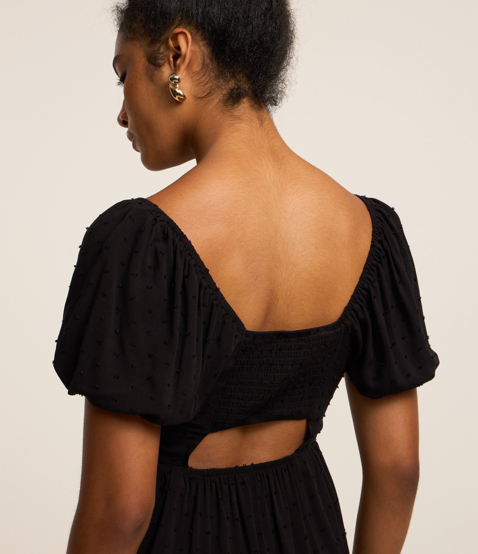 Vestido Evasê em Viscose Texturizada com Lastex e Amarração no Busto Preto 4