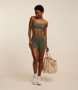 Bermuda Esportiva Lisa em Poliamida