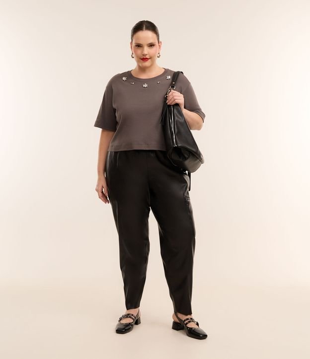 Calça Cenoura em Material Sintético Curve & Plus Size