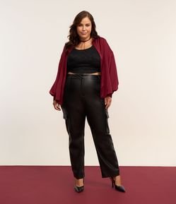 Calça Reta Material Sintético Bolso Cargo Curve & Plus Size