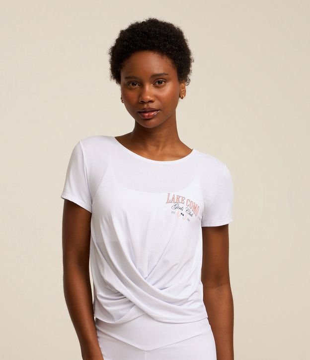 Camiseta Esportiva em Microfibra com Barra Transpassada e Estampa no Peito