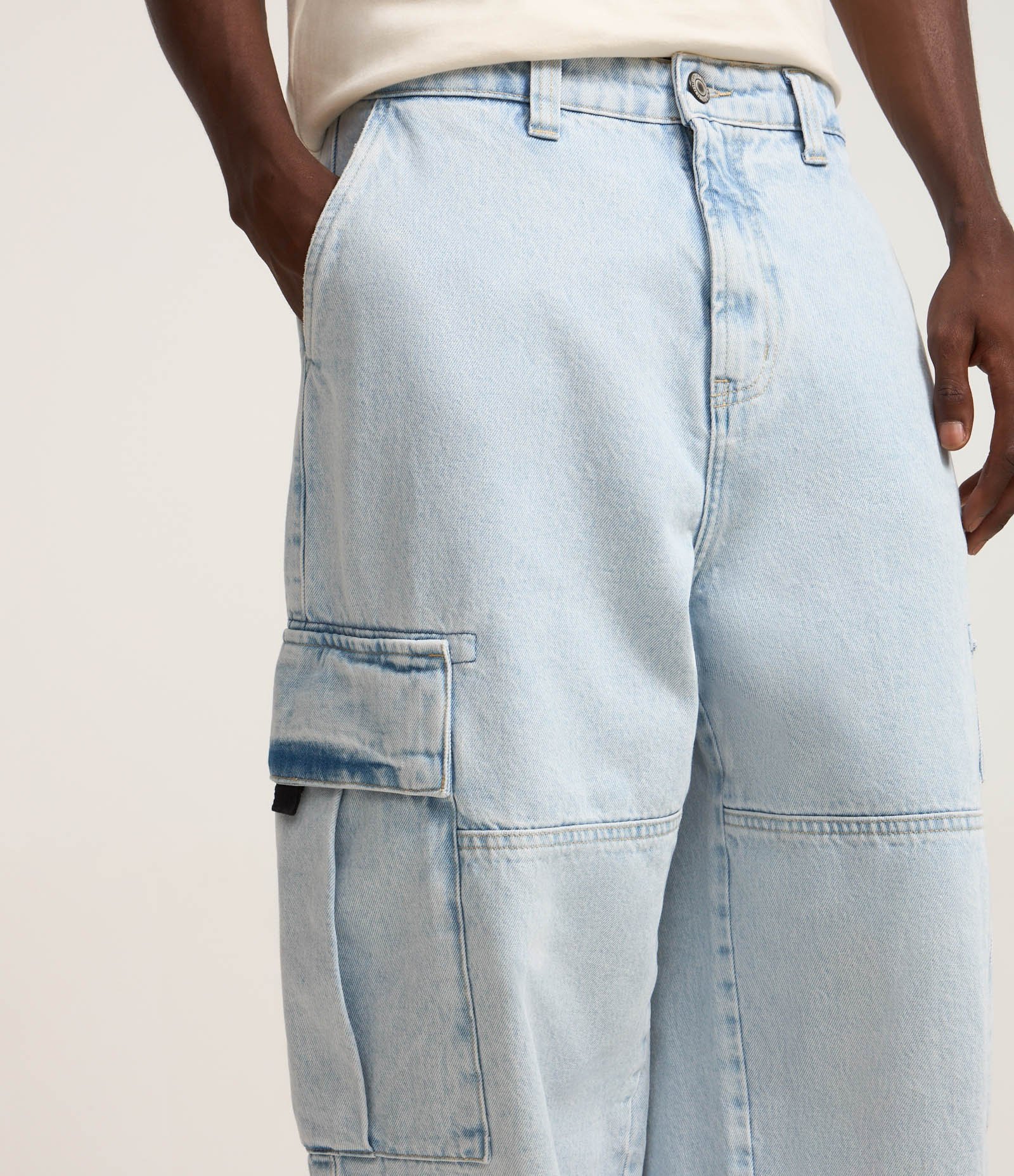 Calça Skater em Jeans com Bolsos Cargo 3