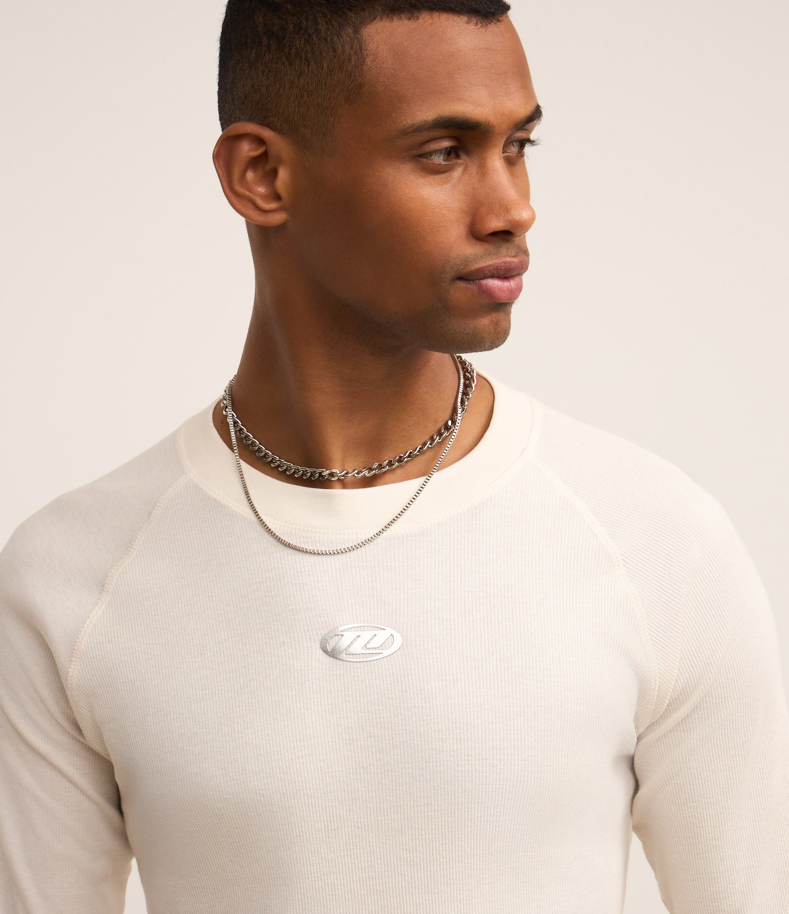 Camiseta Muscle em Ribana com Patch Branco 3