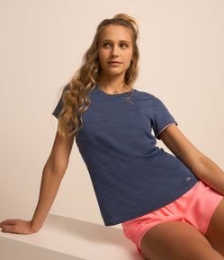 Camiseta Esportiva Alongada em Poliamida com Linhas nas Costas