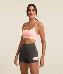 Bermuda Esportiva em Microfibra com Detalhe em Recortes e Cós Largo