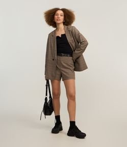 Short em Alfaiataria Xadrez com Bolsinhos Embutidos