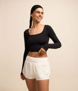Camiseta Esportiva Cropped com Furo Ajustado no Dedo